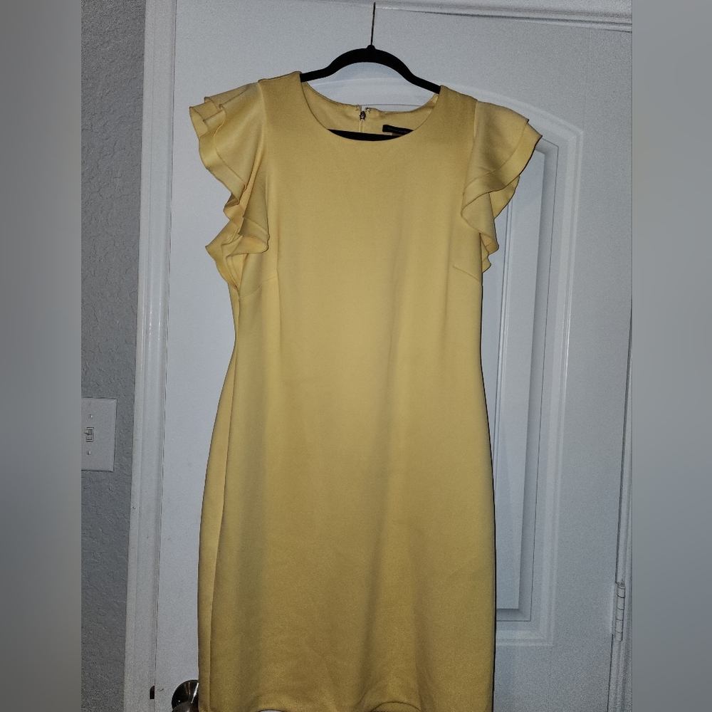 Yellow doem fitting, ruffle sleeved dress